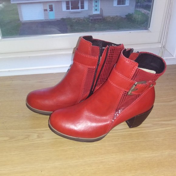 Funky Red Wolky Ankle Boots. - Picture 2 of 3